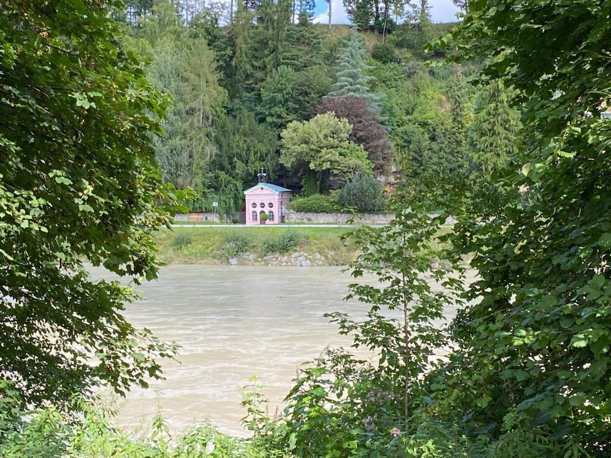 Ferienwohnung Mit Salzachblick Laufen Bagian luar foto