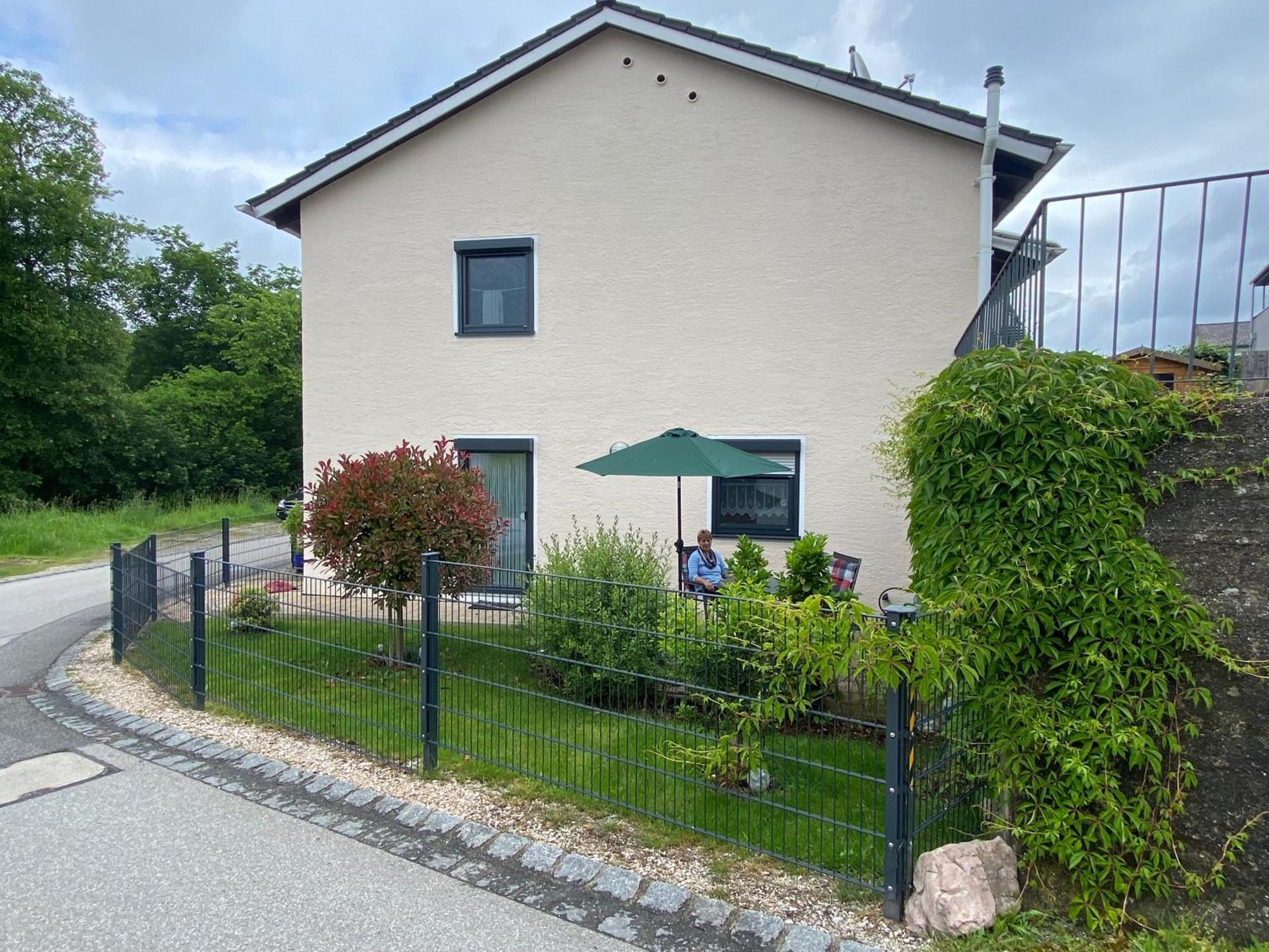 Ferienwohnung Mit Salzachblick Laufen Bagian luar foto